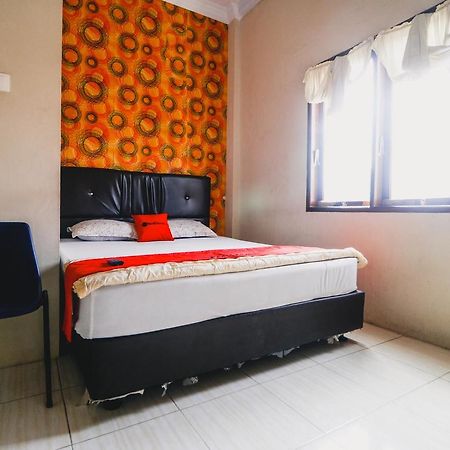 Hotel Reddoorz Near Jalan Gatot Subroto Medan Exterior foto